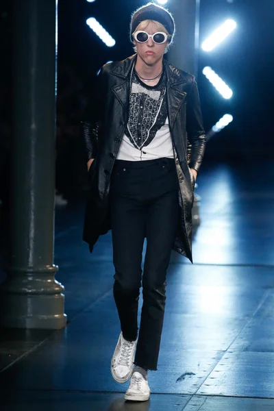 Look 70